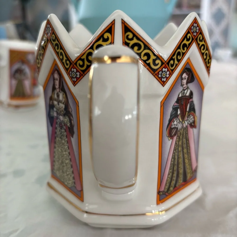 Sadler King Henry the VIII and 6 Wives Teapot England Crown Lid Gold Trim - Picture 9 of 13